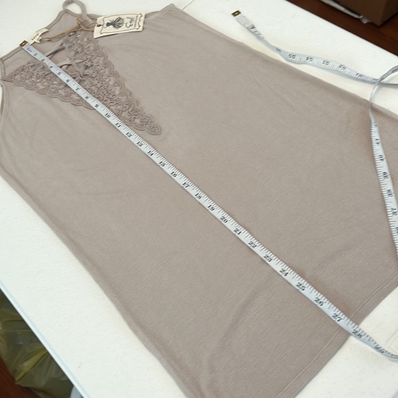 Easel Taupe Lace Accent V Neck Ribbed Tank Size Small NWT - Picture 9 of 9